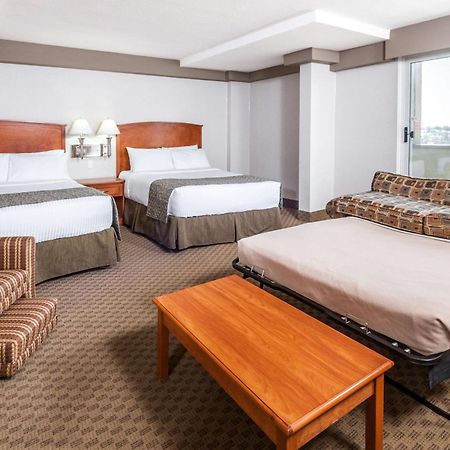 Ramada By Wyndham Edmonton South Ξενοδοχείο Εξωτερικό φωτογραφία