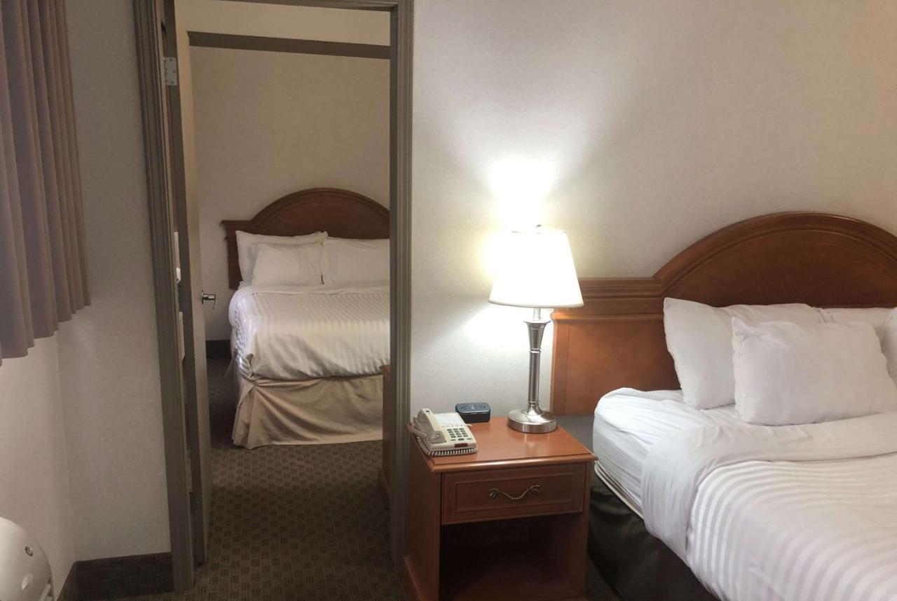 Ramada By Wyndham Edmonton South Ξενοδοχείο Εξωτερικό φωτογραφία