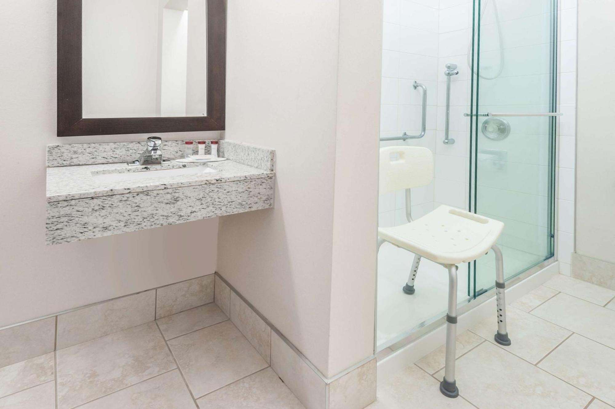 Ramada By Wyndham Edmonton South Ξενοδοχείο Εξωτερικό φωτογραφία