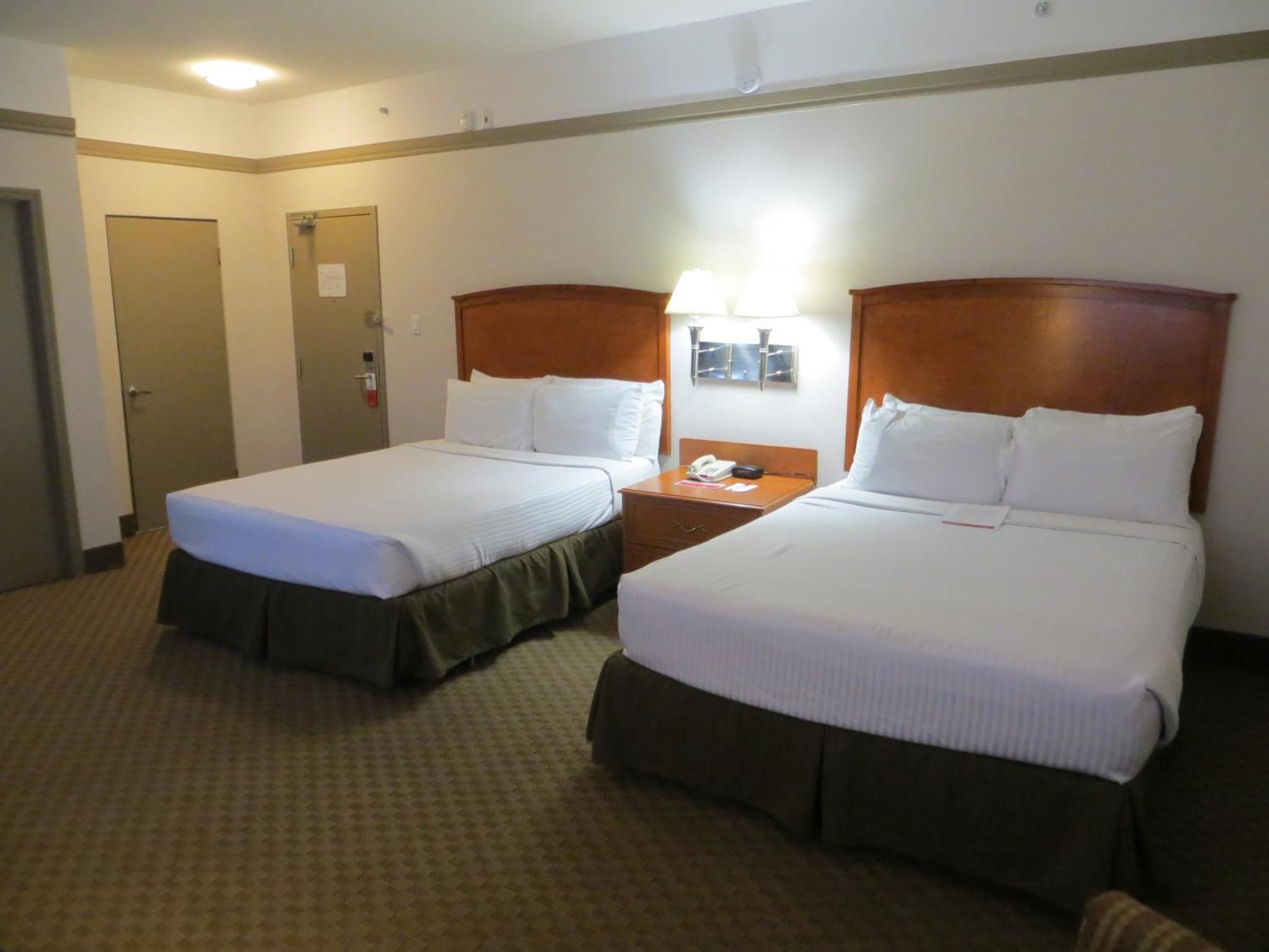 Ramada By Wyndham Edmonton South Ξενοδοχείο Δωμάτιο φωτογραφία