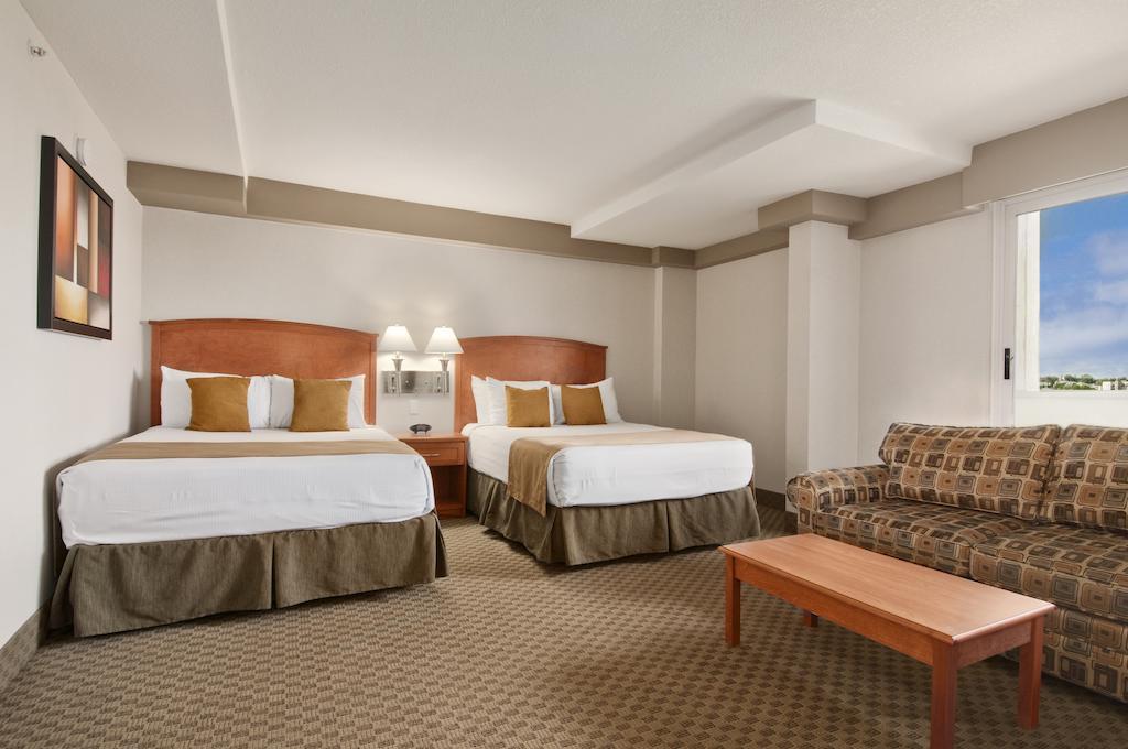 Ramada By Wyndham Edmonton South Ξενοδοχείο Δωμάτιο φωτογραφία