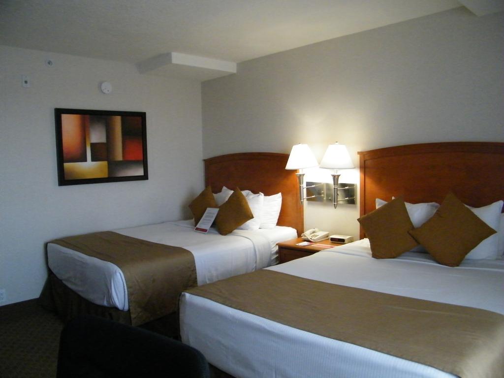 Ramada By Wyndham Edmonton South Ξενοδοχείο Δωμάτιο φωτογραφία