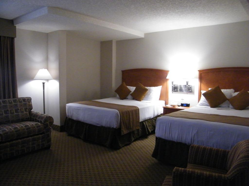 Ramada By Wyndham Edmonton South Ξενοδοχείο Δωμάτιο φωτογραφία
