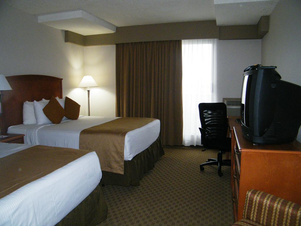 Ramada By Wyndham Edmonton South Ξενοδοχείο Δωμάτιο φωτογραφία