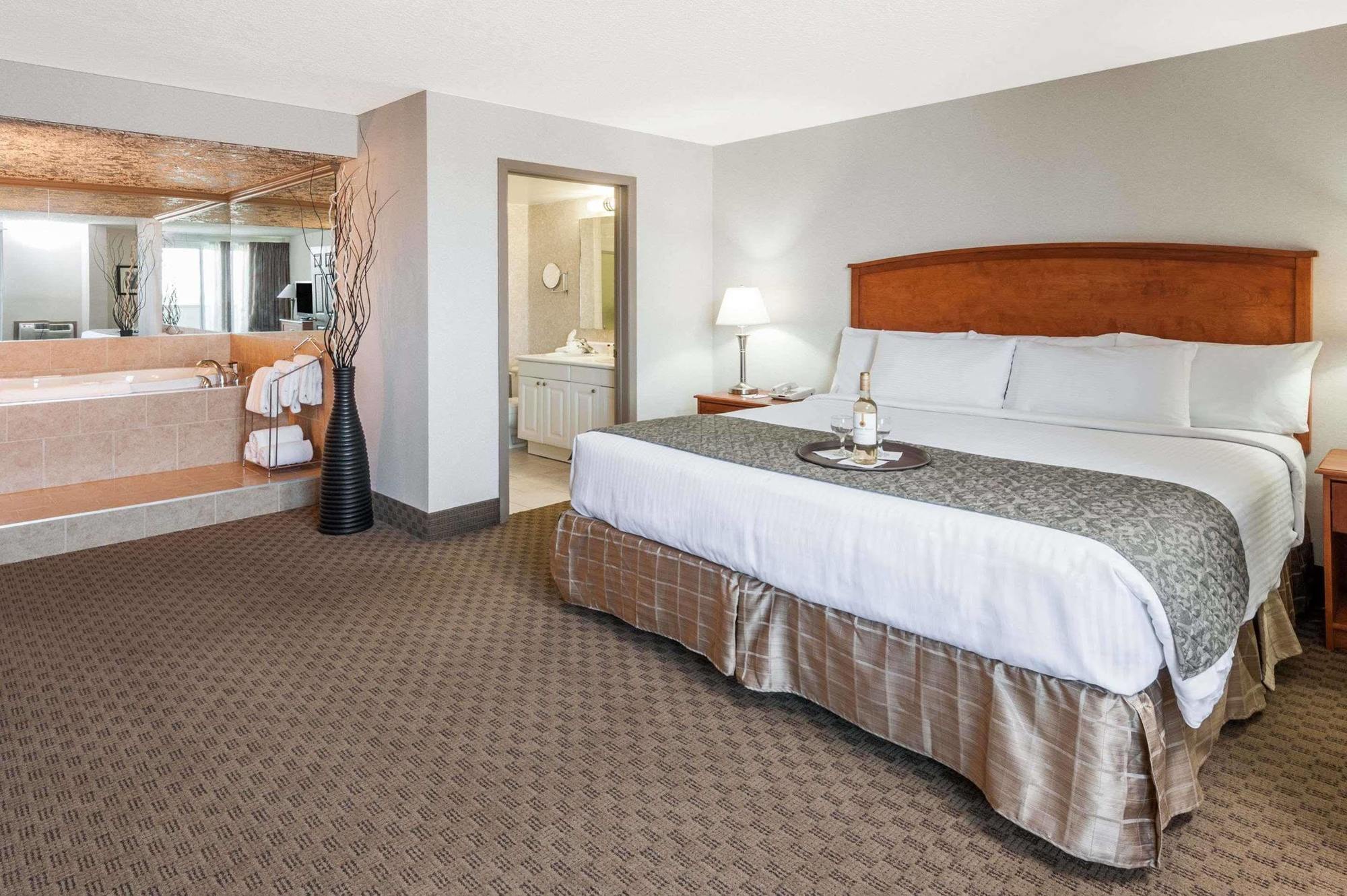 Ramada By Wyndham Edmonton South Ξενοδοχείο Εξωτερικό φωτογραφία