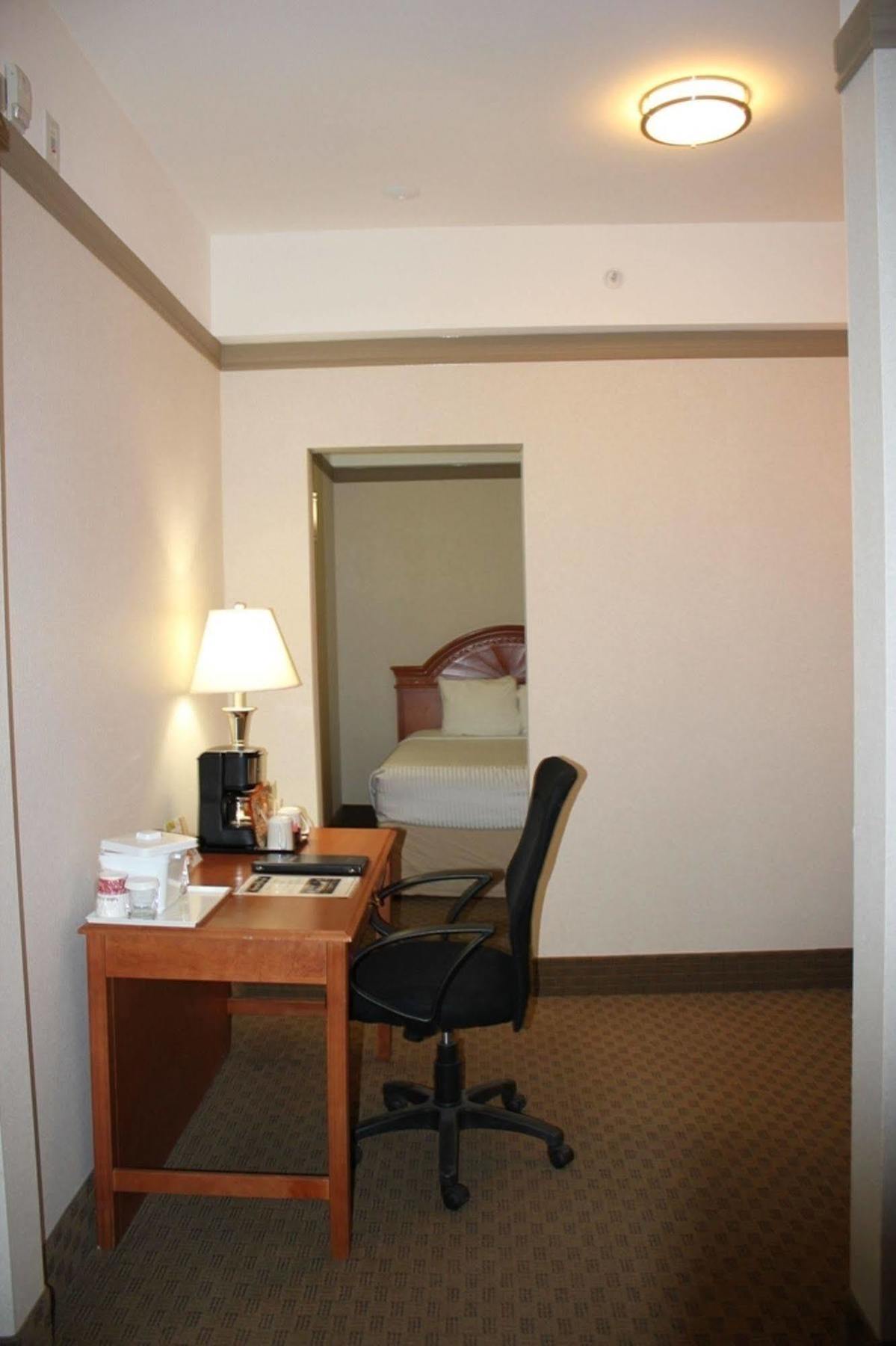Ramada By Wyndham Edmonton South Ξενοδοχείο Εξωτερικό φωτογραφία