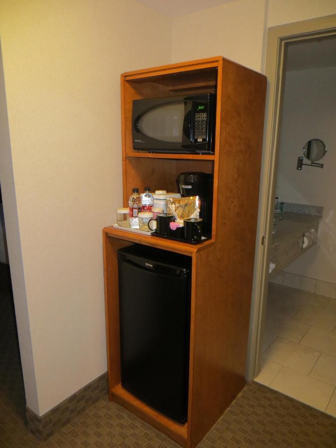 Ramada By Wyndham Edmonton South Ξενοδοχείο Δωμάτιο φωτογραφία