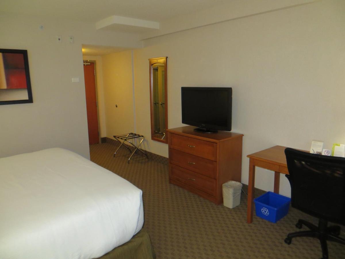 Ramada By Wyndham Edmonton South Ξενοδοχείο Δωμάτιο φωτογραφία